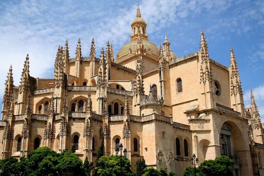 Segovia: Guided Walking Tour with Cathedral & Alcázar Entry - Why This 2.5-Hour Plan Works in Segovia