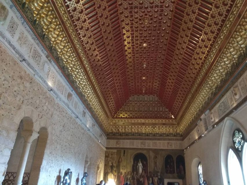 Segovia: Guided Walking Tour with Cathedral & Alcázar Entry - Casa de los Picos and the Streets Between Landmarks