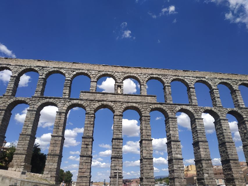 Segovia: Guided Walking Tour with Cathedral & Alcázar Entry - Headsets, Group Pace, and the Spanish-Language Reality