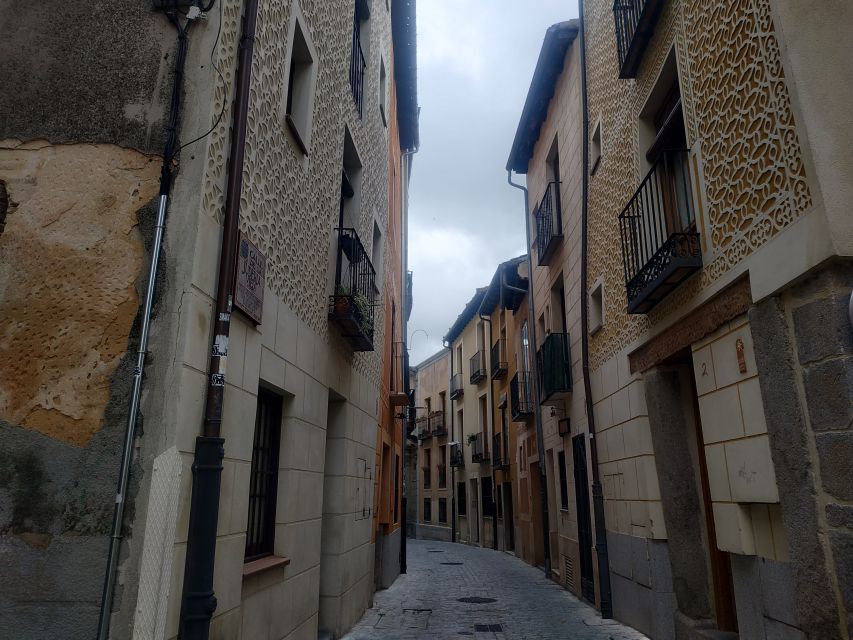 Segovia: Guided Walking Tour with Cathedral & Alcázar Entry - Price and Value: Is $32 Fair for This Mix?