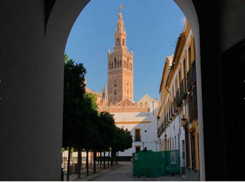 Seville: 1-Hour Walking Tour Barrio de Santa Cruz - Price and Value: Is $18 Worth It for One Hour?