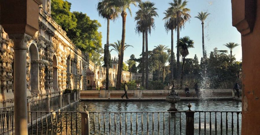 Seville: Alcazar & Cathedral Skip-the-Line Guided Tour - Alcázar of Seville: royal palaces and gardens you can pace your way through