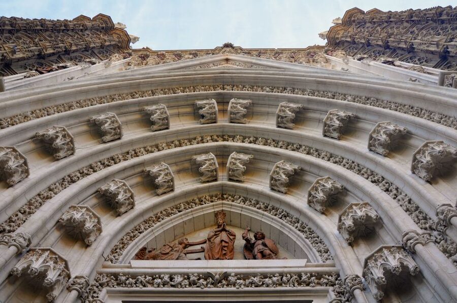Seville: Alcazar & Cathedral Skip-the-Line Guided Tour - Guides really drive the quality, from Lola to Lupe to Rafa
