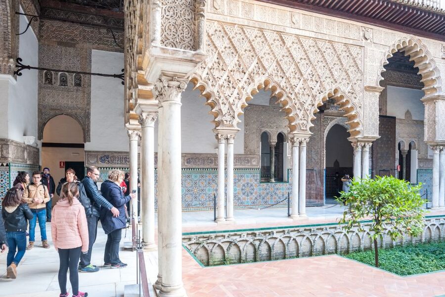 Seville: Alcazar Guided Tour with Entrance - Why the Alcázar feels different from other Seville palaces