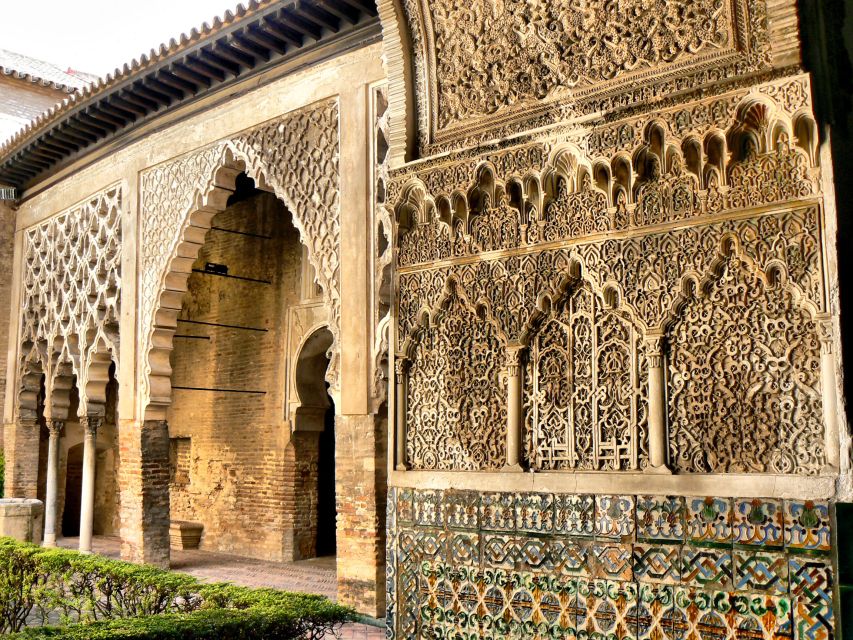 Seville: Alcázar Tour with Tickets Included - Real Alcázar of Seville: what makes this palace tour click