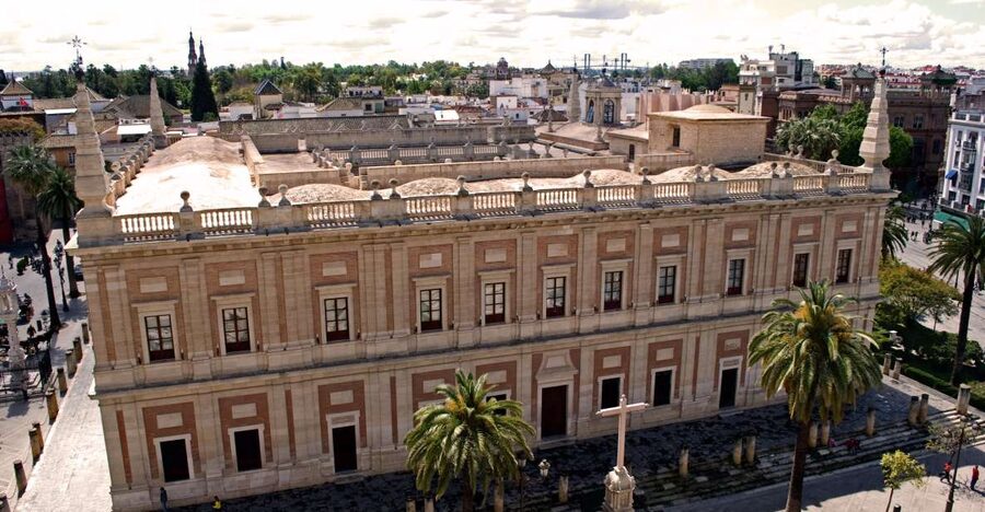Seville: Archive of the Indies Guided Tour - Meeting at the stairs and getting oriented fast