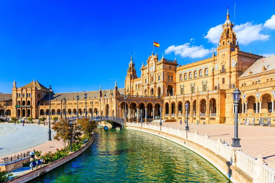 Seville: Authentic and Romantic Horse-Drawn Carriage Ride - Who this Seville carriage ride suits best