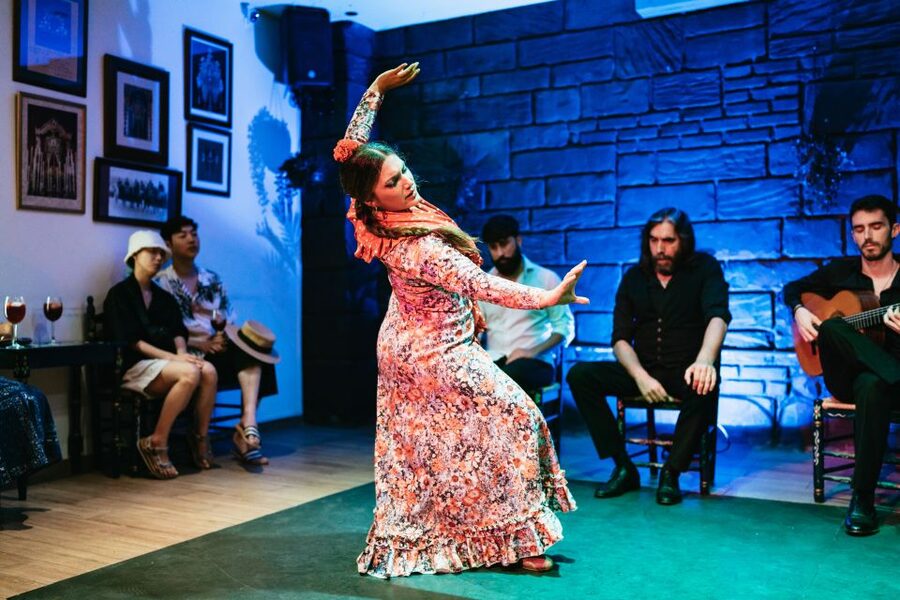 Seville: Baraka Sala Flamenca Show with Drink in Triana - Quick highlights: what makes this Baraka show special