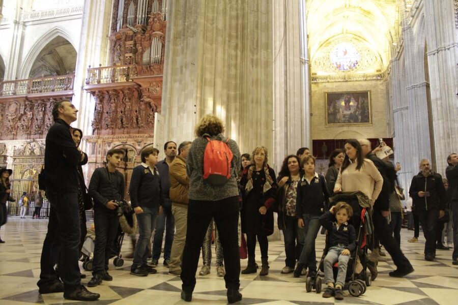 Seville: Cathedral and Giralda Skip-the-line Guided Tour - Columbus’s Tomb Stop: The Famous Name With Real Presence