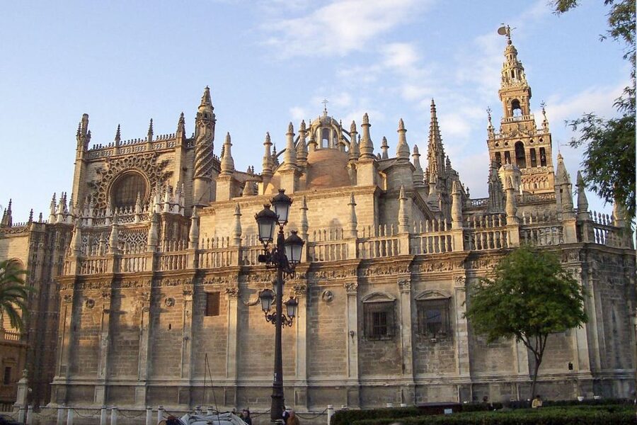 Seville: Cathedral, Giralda & Alcazar Entry With Guided Tour - Who this tour fits best