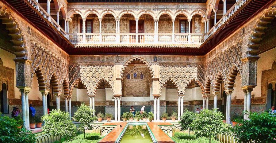 Seville: Cathedral, Giralda & Alcázar Guided Tour - Starting near Calle Francos, then walking the old-city logic