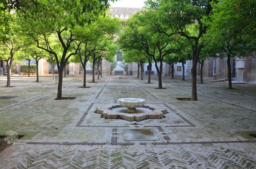 Seville: Cathedral, Giralda, and Royal Alcázar Guided Tour - Pace, Crowd Flow, and What to Do After the Tour Ends