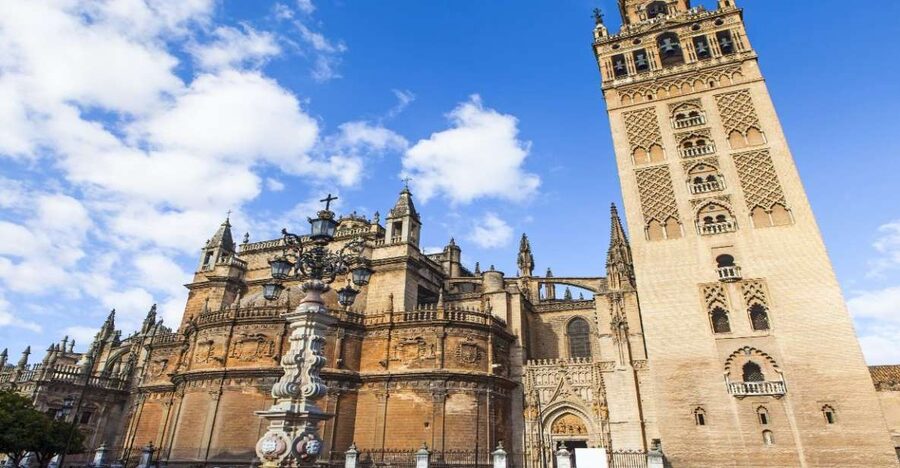 Seville: Cathedral & Giralda Guided Tour with Entry Tickets - The Cathedral’s past: from mosque to Reconquista-era cathedral