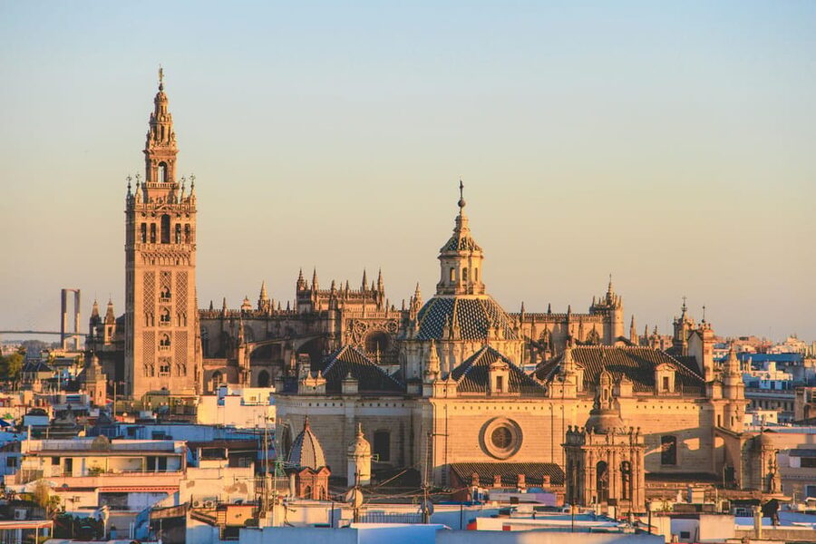 Seville: Cathedral & Giralda Guided Tour with Tickets - Meeting at Naturanda Turismo Ambiental, Calle Francos 19 check-in reality