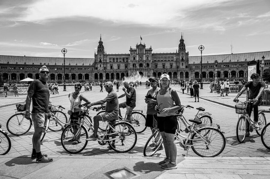 Seville: City Sightseeing and Local Culture Bike Tour - Parque de María Luisa and Plaza de España: When Seville Turns Iconic