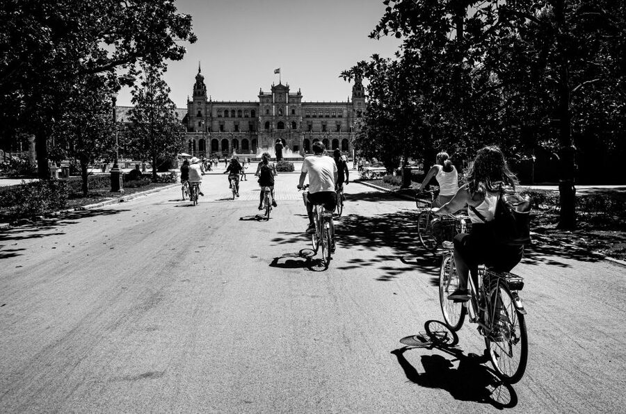 Seville: City Sightseeing and Local Culture Bike Tour - Down to the Guadalquivir River and Torre del Oro