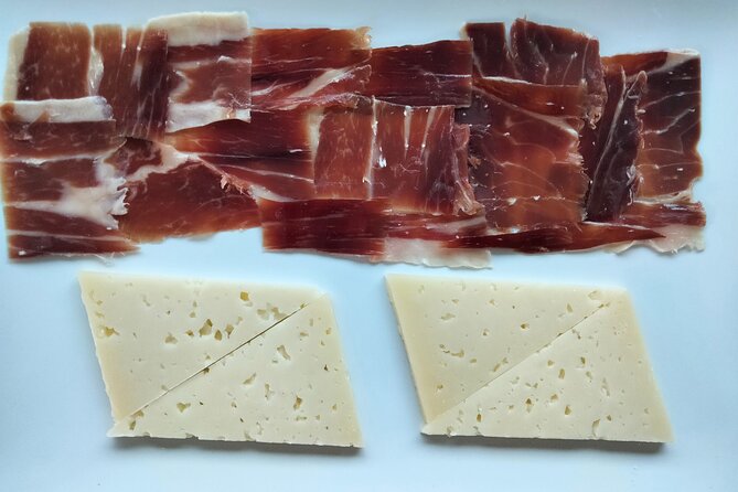 Seville: Cruise along the Guadalquivir River with appetizer - Entering the Guadalquivir From Muelle Nueva York