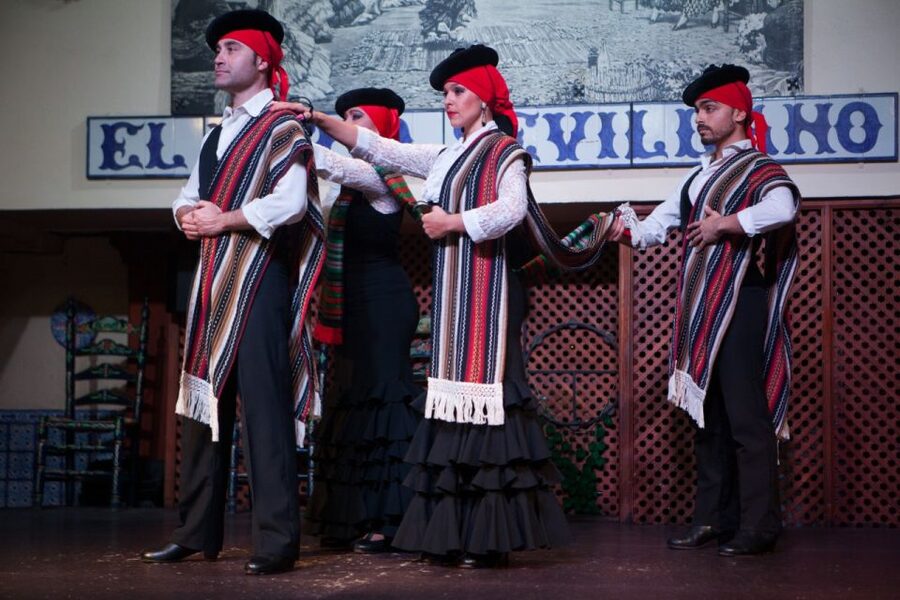 Seville: El Patio Sevillano Flamenco Show Ticket & Dinner - The drink or dinner choice: pick based on what you value most