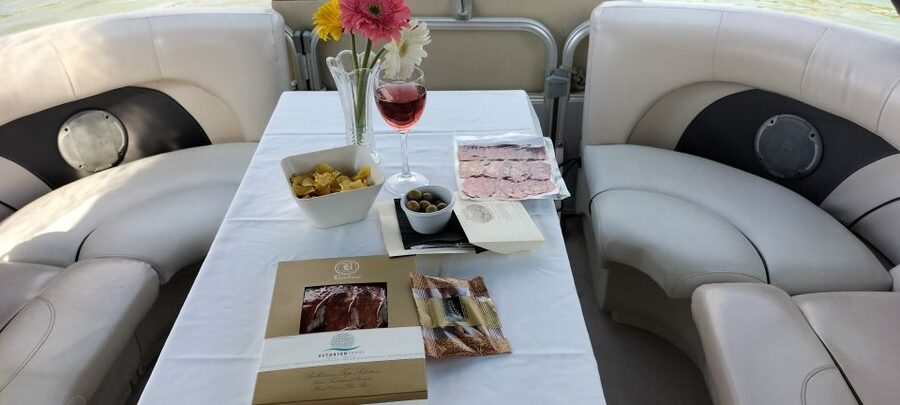Seville: Exclusive River Boat Tour with Tapas - Seville From the Guadalquivir: What the Views Feel Like