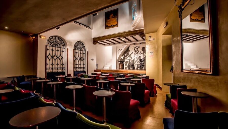 Seville: Flamenco Show at Tablao Los Gallos - The 75 minutes: who’s on stage and how the show flows