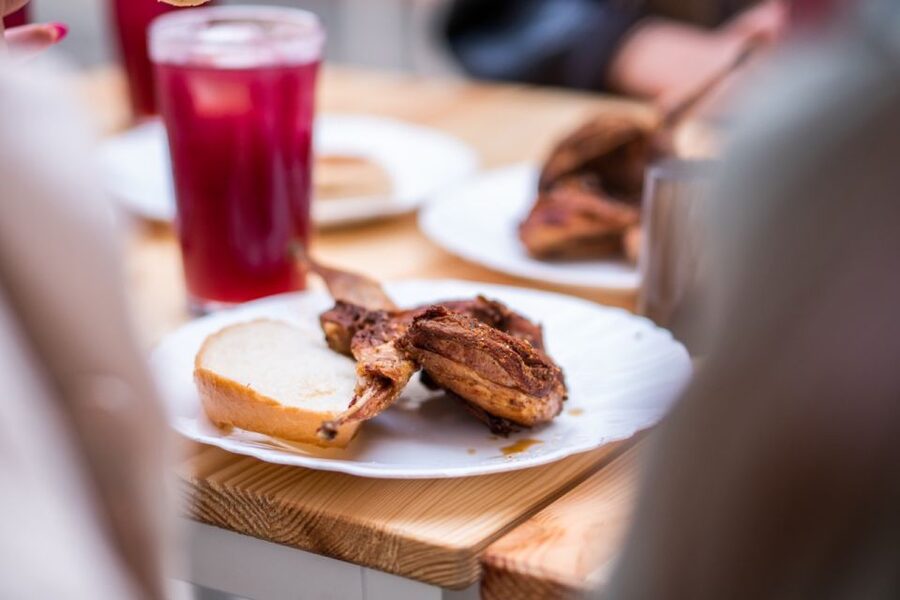 Seville: Flavors of Andalucía Guided Food Tour with Tastings - The history thread: what you learn while you walk