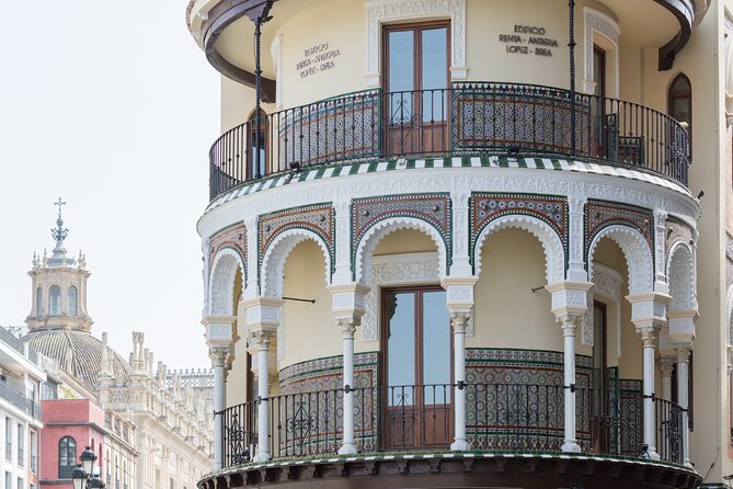 Seville Former Jewish Quarter Walking Tour: Santa Cruz - Callejón del Agua and Plaza Patio de Banderas: the Alcázar edge and why water matters