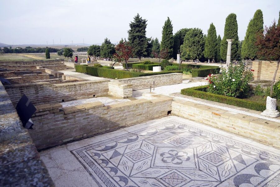 Seville: Game of Thrones and Roman Empire Italica Tour - Quick hits before you go