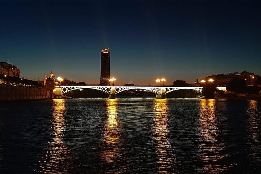 Seville: Guadalquivir Boat Tour with Optional Lunch/Dinner - Timing tips: sunset cruises, chilly water, and what to wear