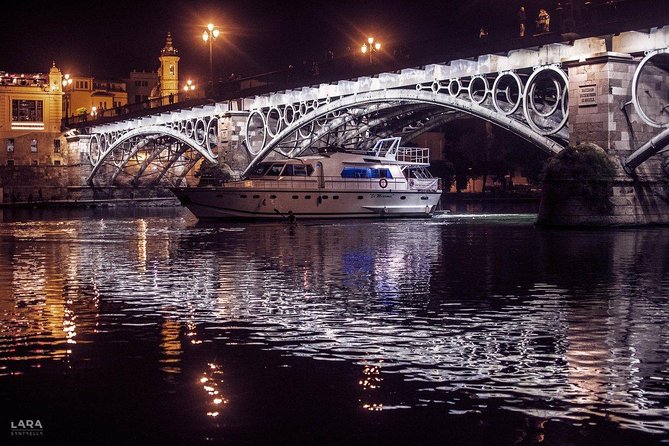 Seville: Guadalquivir River Cruise with Lunch or Dinner - Service style on board: attentive staff, music, and quick answers
