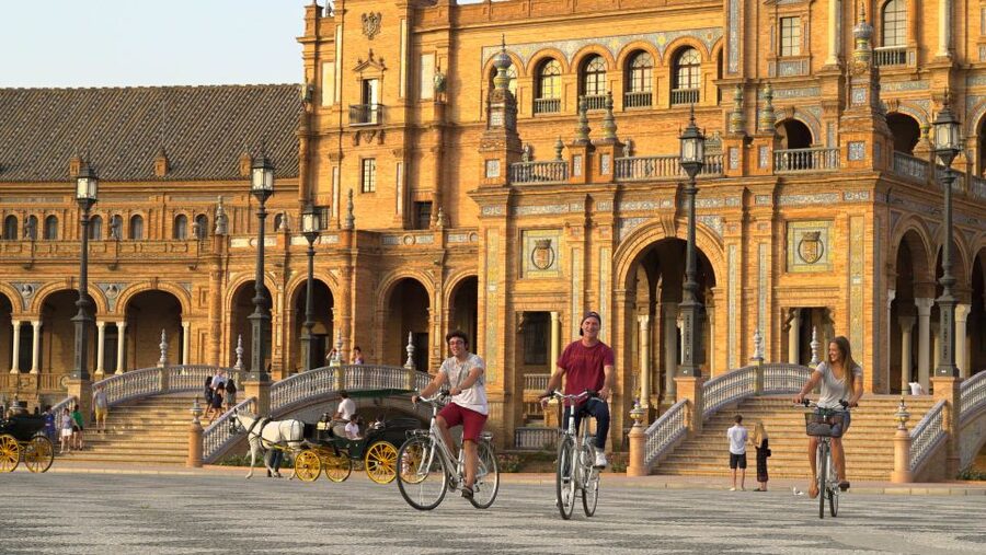 Seville: Guided Sunset Bike Tour - Palacio San Telmo and Plaza de Toros: start with big contrasts