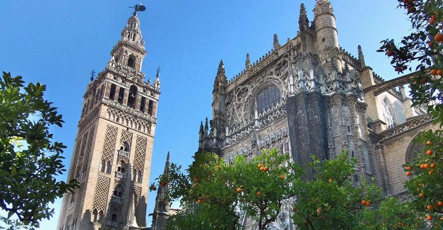 Seville: Guided Tour with Cathedral & Giralda Entrance - Getting There: Avenida de la Constitución and the 75-Minute Rhythm