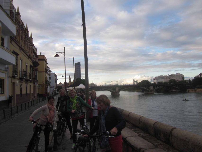 Seville: Highlights City Bike Tour - Cathedral area panoramic views, and how to use them later