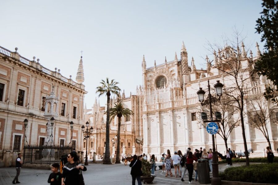 Seville Jewish Quarter walking tour: Santa Cruz District - Entering Santa Cruz, where legends meet real street corners