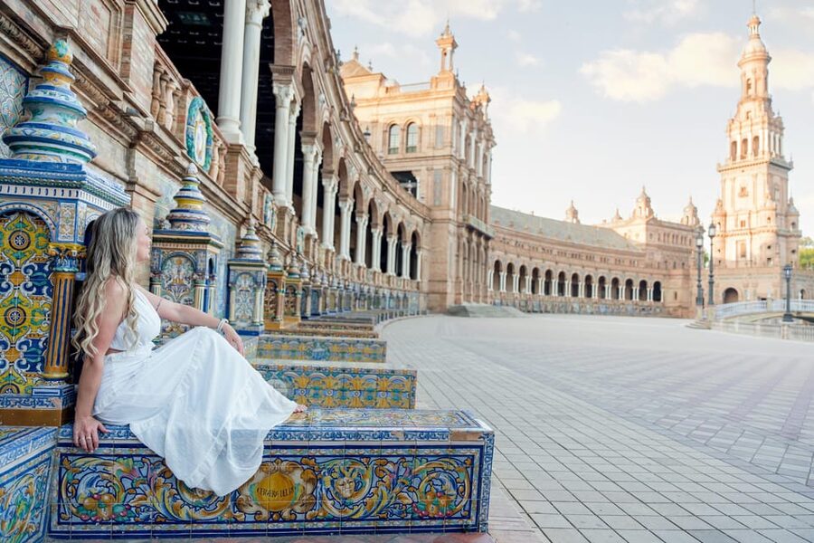 Seville: Professional Photoshoot - Plaza de España: iconic arches, flattering light, and easy posing