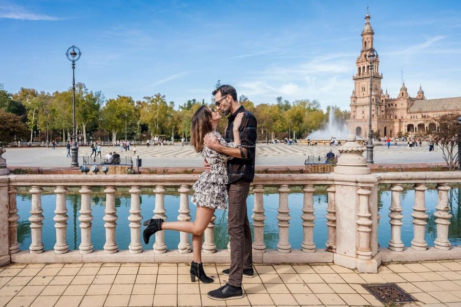 Seville: Professional Photoshoot at Plaza de España - Parque de Maria Luísa and Plaza de América: how the VIP package pays off
