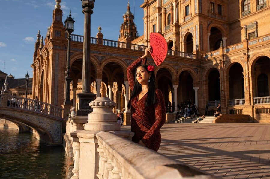 Seville: Professional Photoshoot at Plaza de España - 48-hour digital delivery, plus edited high-res files