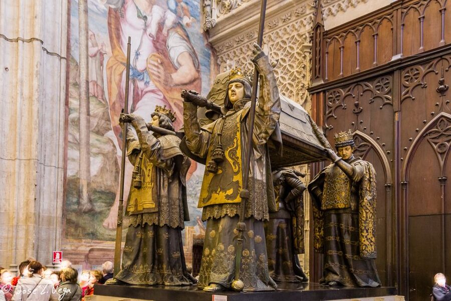 Seville: Small-Group Cathedral and Giralda Tour with Tickets - Key things that make this tour worth your time