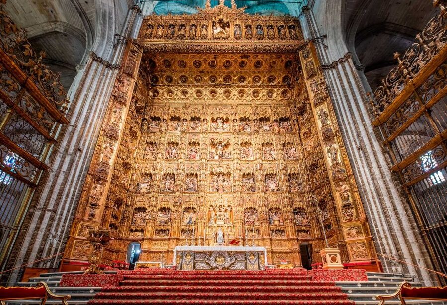 Seville: Small-Group Cathedral and Giralda Tour with Tickets - Timing, weather, and the rules that can affect your day