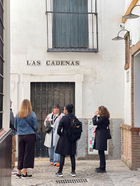 Seville: Small Group Jewish Quarter Tour with Tapas & Drinks - Jardines de Murillo and Santa María la Blanca: Sacred Spaces with Clear Explanations