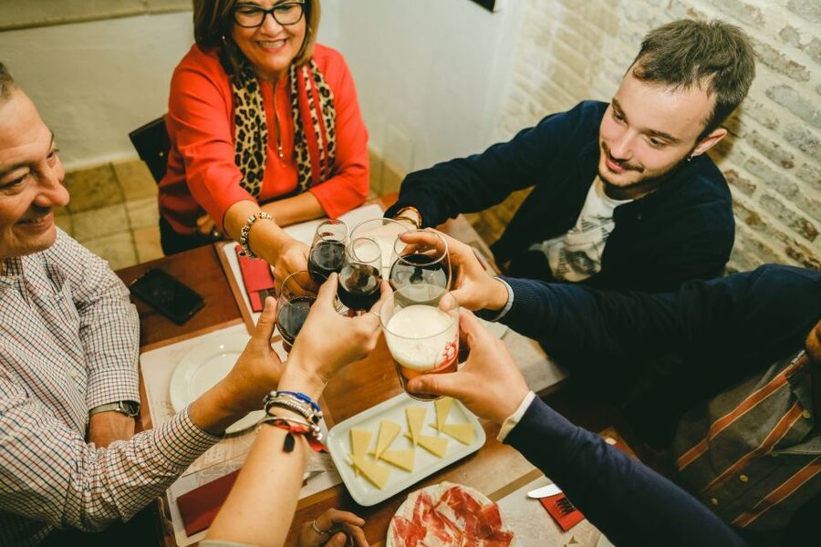Seville: Small Group Jewish Quarter Tour with Tapas & Drinks - El Rincón de Murillo Wine Tasting and the Underground Surprise
