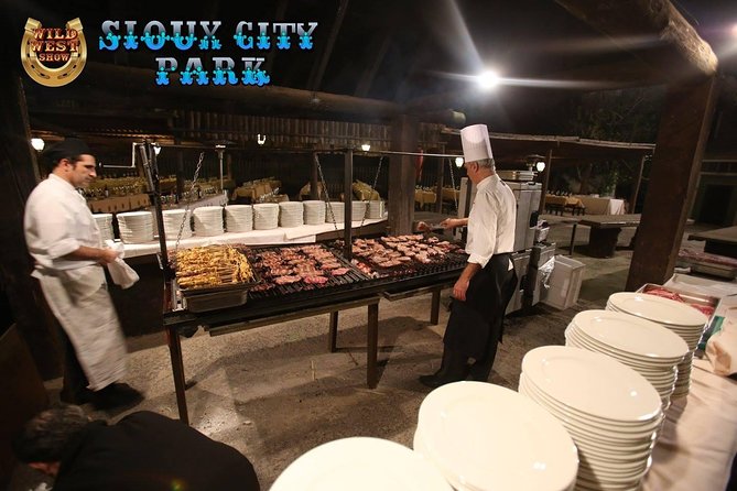 Sioux City Park Entrance Ticket - The saloon and American themed food: where the day becomes snackable