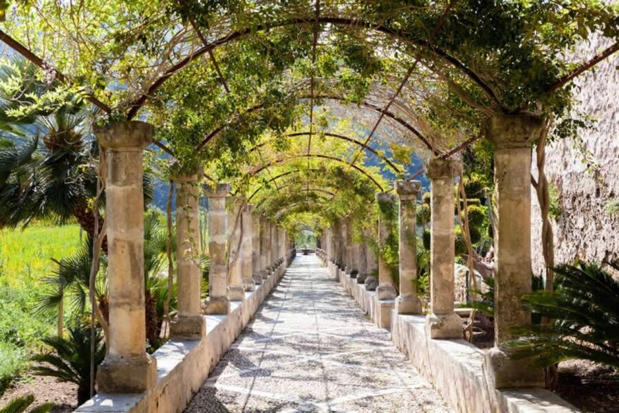 Sóller: Jardines de Alfabia Entrance Ticket - What the English garden influence looks like in practice