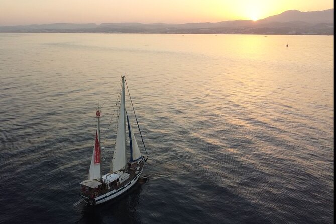 Sunset Sailing Experience in Estepona - The boat and the comfort factor on Velero Intrepido