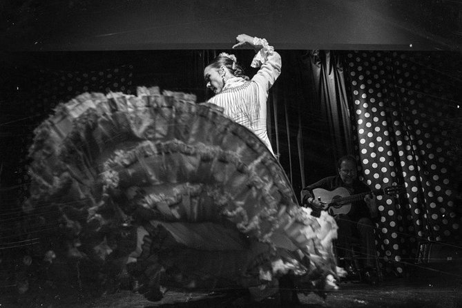 Tablao Flamenco Orillas de Triana Ticket - Sevillanas theater and the bulerías finale
