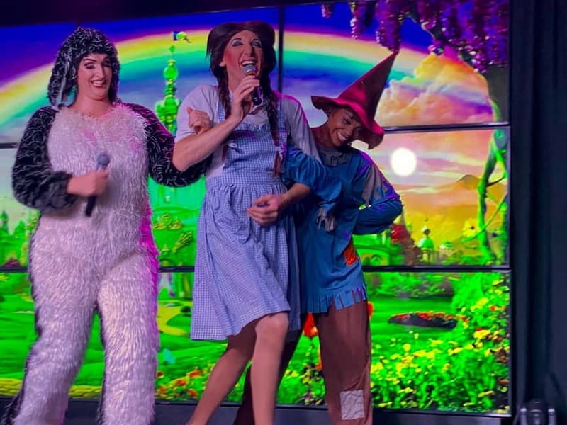 Tenerife: MHT - Music Hall Tavern Comedy Drag Dinner Show - Music Hall Tavern and MHT’s fast, funny rhythm