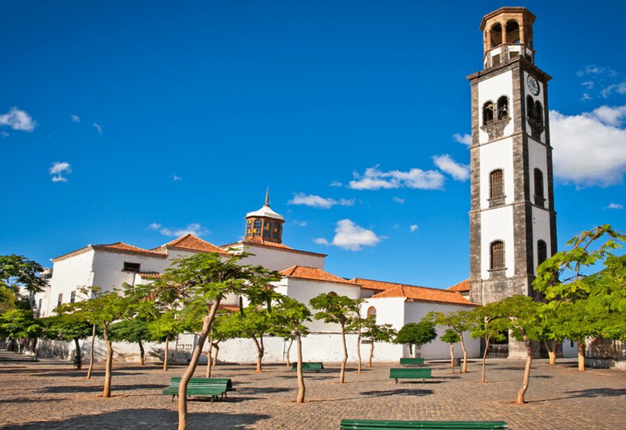 Tenerife: Private Day Tour of the Island with Hotel Pickup - La Orotava and Puerto de La Cruz: old center meets classic resort roots