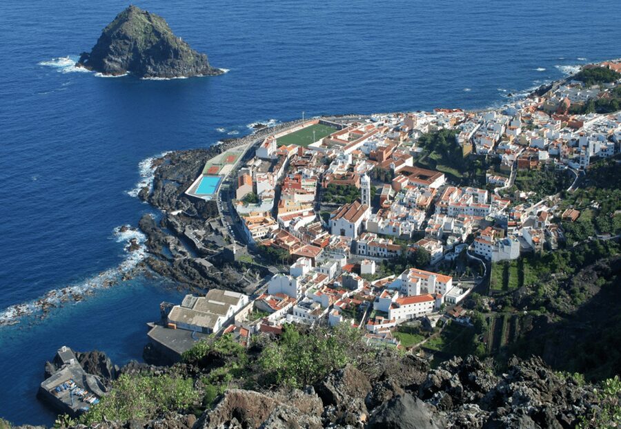 Tenerife: Private Day Tour of the Island with Hotel Pickup - Los Gigantes and Costa Adeje: dramatic cliffs to upscale south