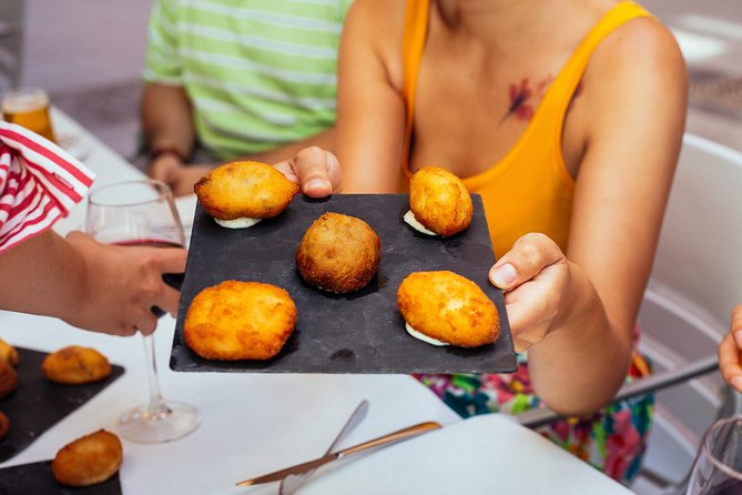 The 10 Tastings of Valencia With Locals: Private Food Walking Tour - Where the Tour Starts: Finding Pl. de Santa Caterina Fast