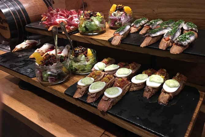 The Award-Winning Bilbao Food Tour & Wine Pairing by Basque Local - Learning to order pintxos like a local