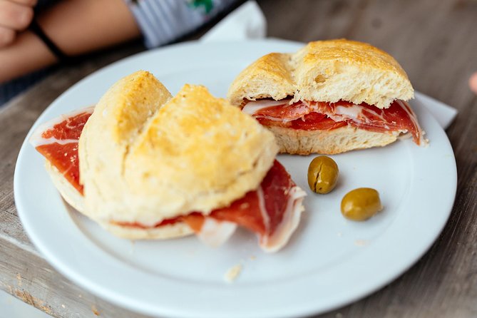 The Award-Winning PRIVATE Food Tour of Mallorca: The 10 Tastings - Private Guide Energy: How Pacing and Tailoring Really Feel